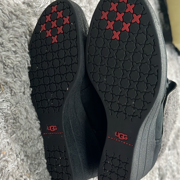 Ugh Zea black sherpa wedge boot size 7 - Picture 5 of 9